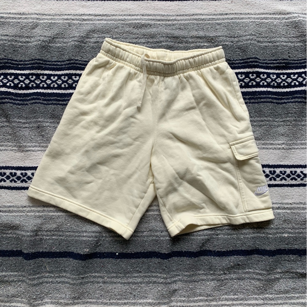 Nike Cream Athletic Shorts Relaxed Fit